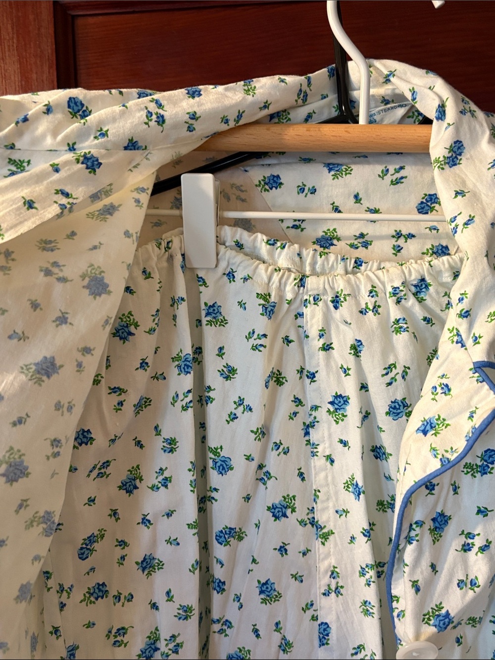 White Short-Sleeve Floral Button Pajama Vintage Set, 100% Cotton - Picture 3 of 3